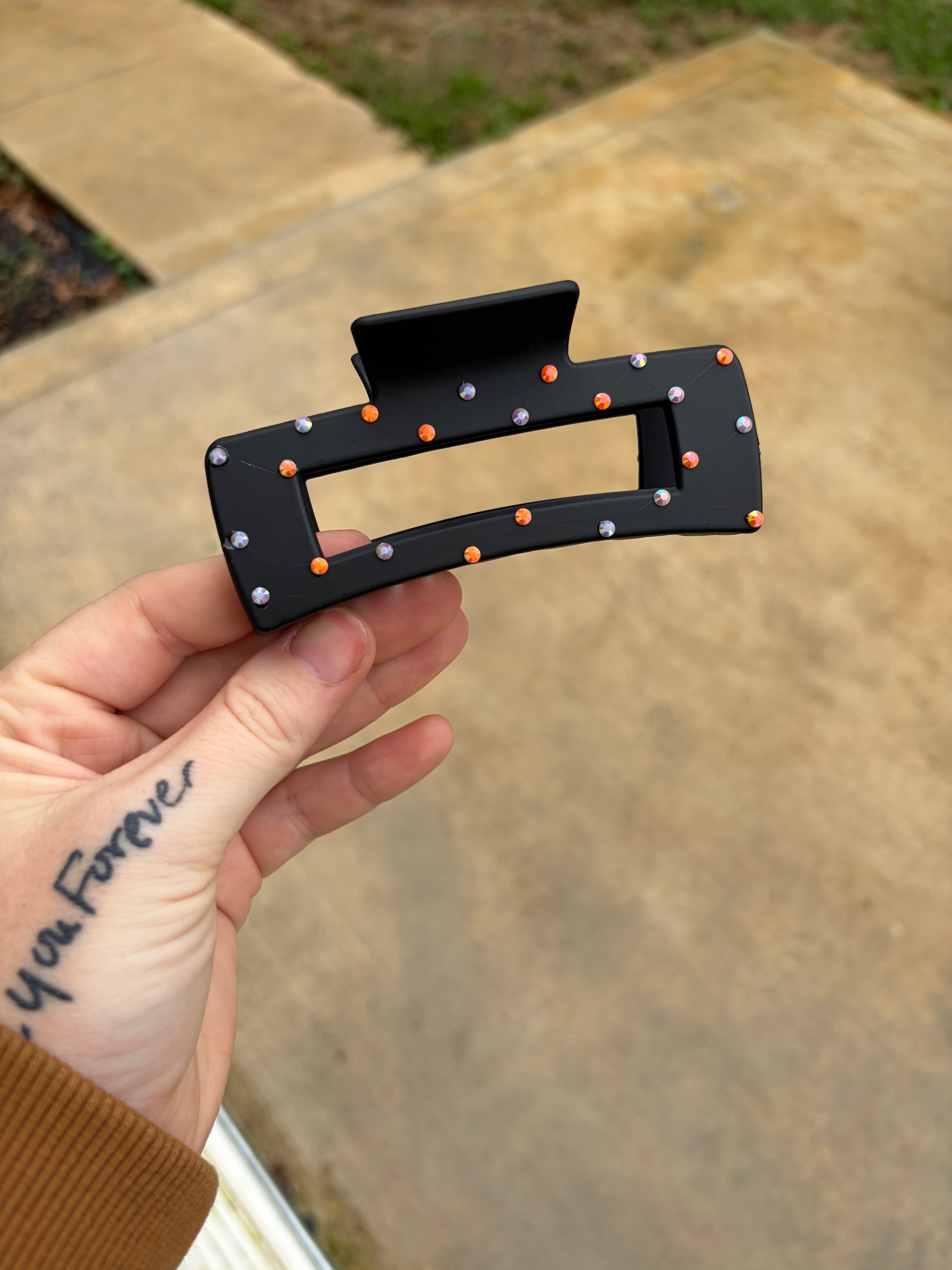 Black and red claw clip