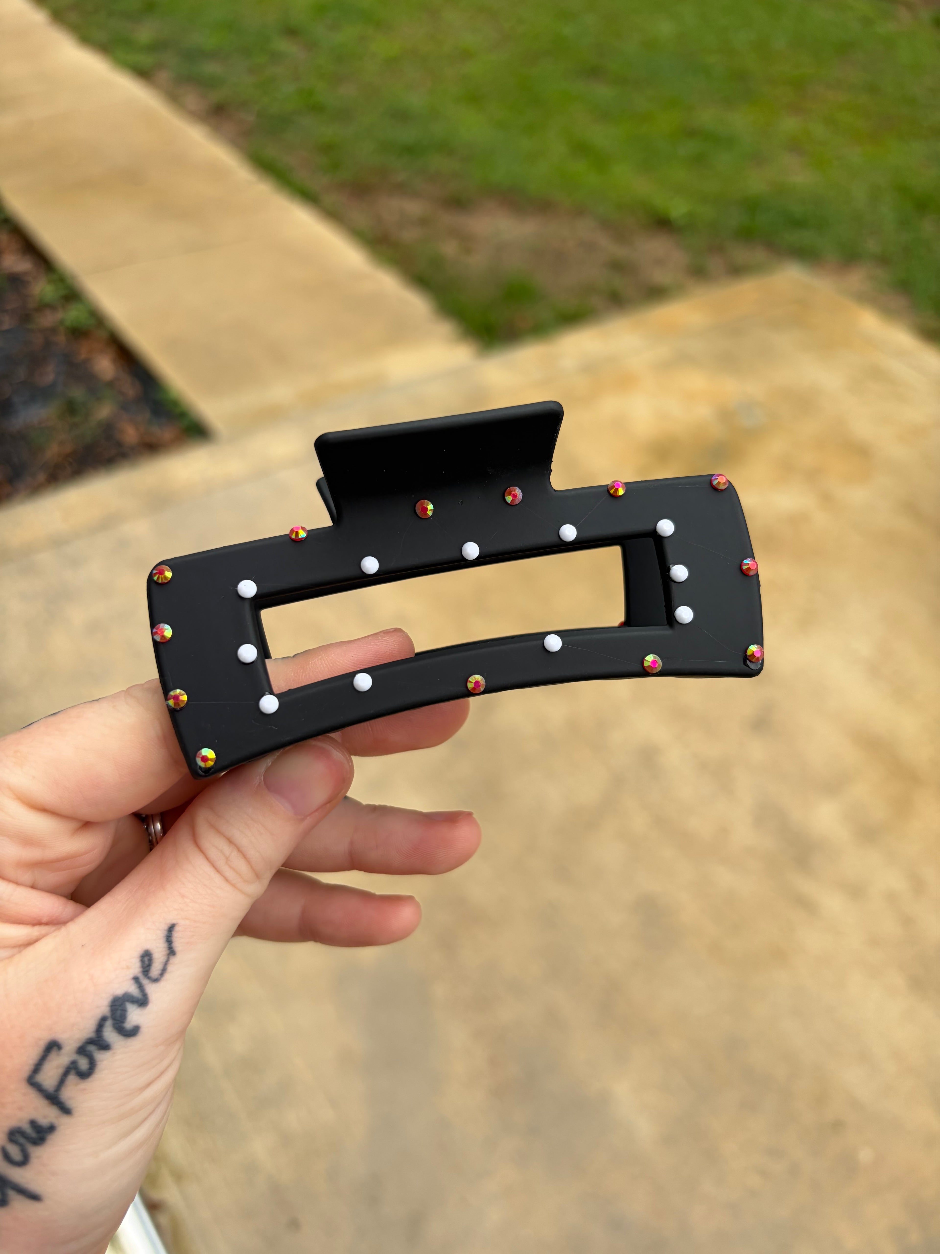Black and orange claw clip