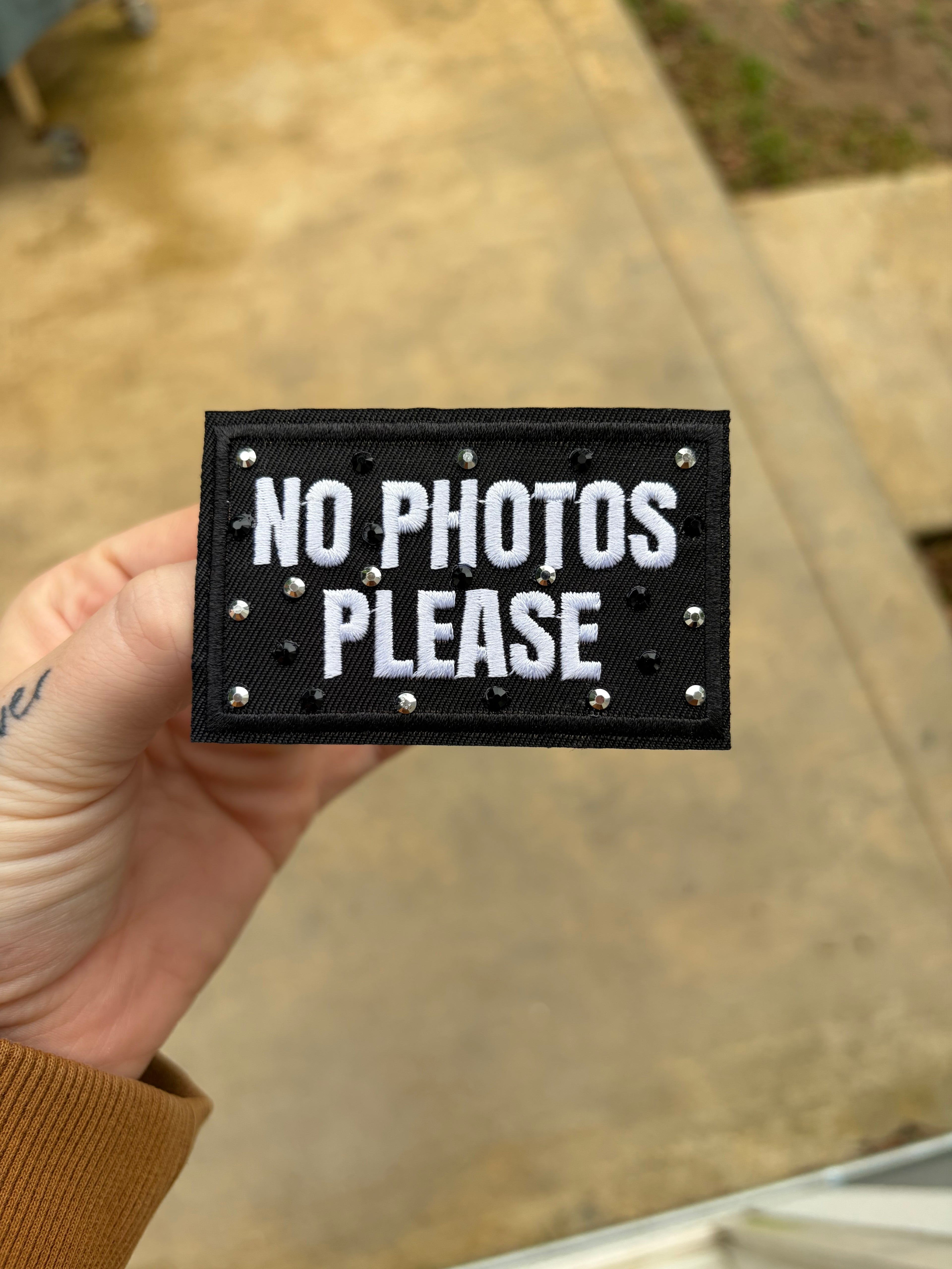 ‘No Photos’ bow center patch